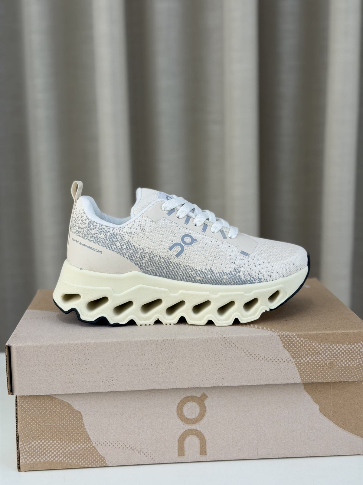 On Cloud - Off White
