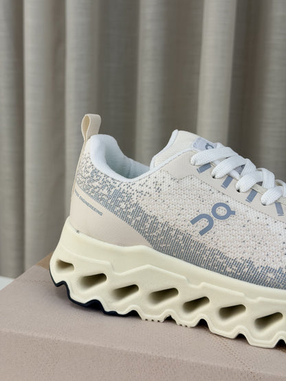 On Cloud - Off White