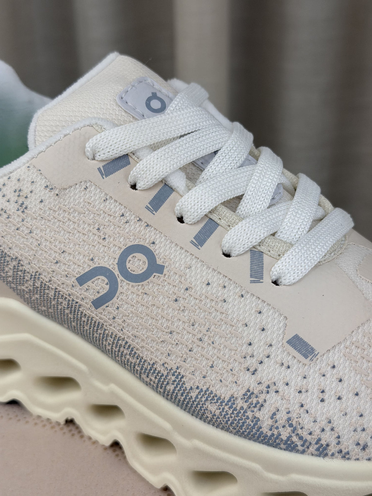 On Cloud - Off White