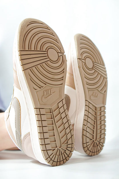 Nike Jordan Low Bege