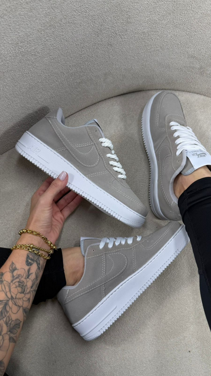 Nike Air Force 1 Cinza/camurça