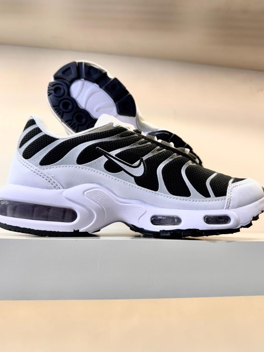 Nike TN Plus 1 Preto/branco